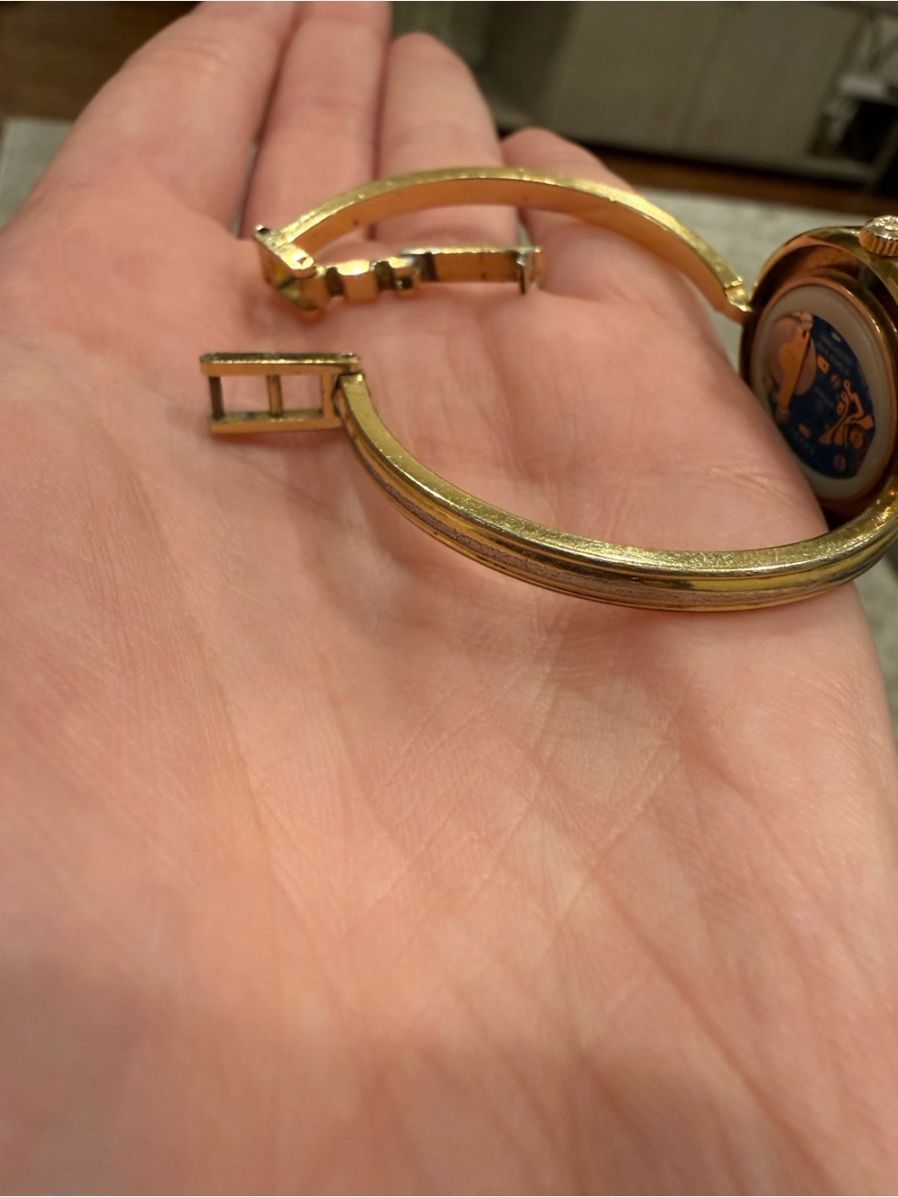 Gucci Bezel Gold-Tone Bangle Watch with 1 Black Bezel - Picture 8 of 9